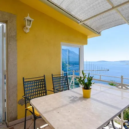 Ancora Mokalo Apartment